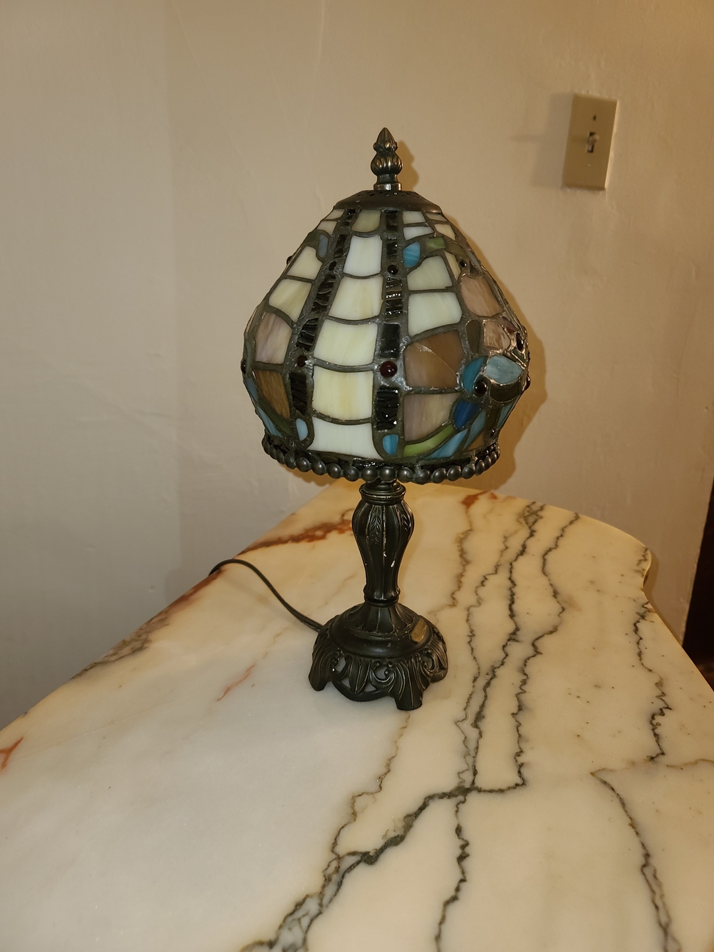 Dale Tiffanys Inc. Antiques Roadshow Lamp - Art Nouveau Stained Glass Desk Lamp - Picture 10 of 16